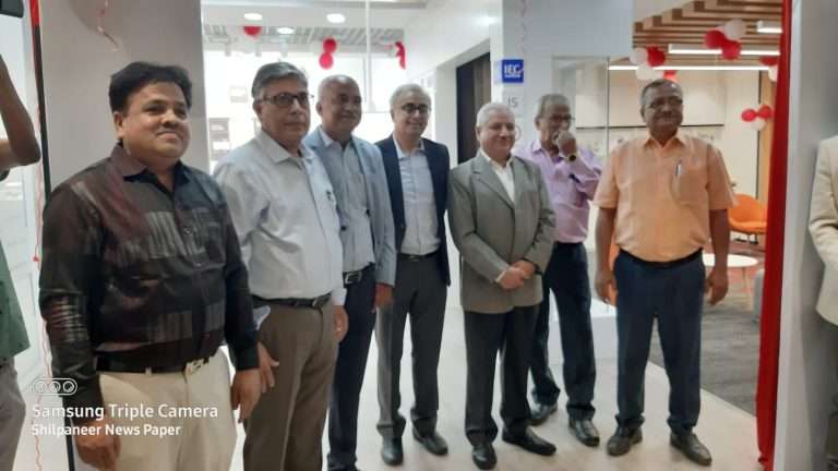 0fea24a6-65af-4a70-8a98-1a4a1d6d9663