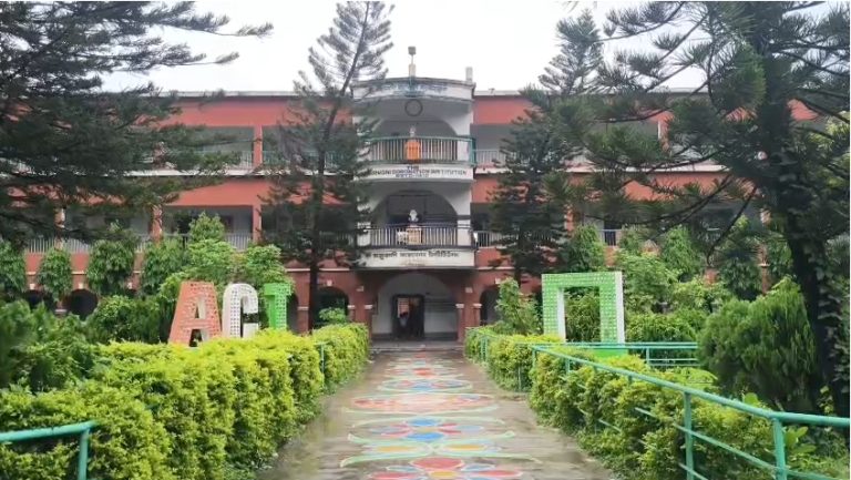 Screenshot_16-7-2025_02614_web.whatsapp.com