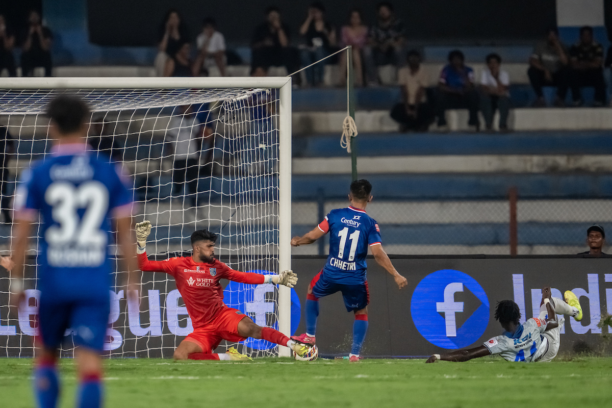 Feuillassier’s strike completes Kerala Blasters’ comeback against 10-man Bengaluru