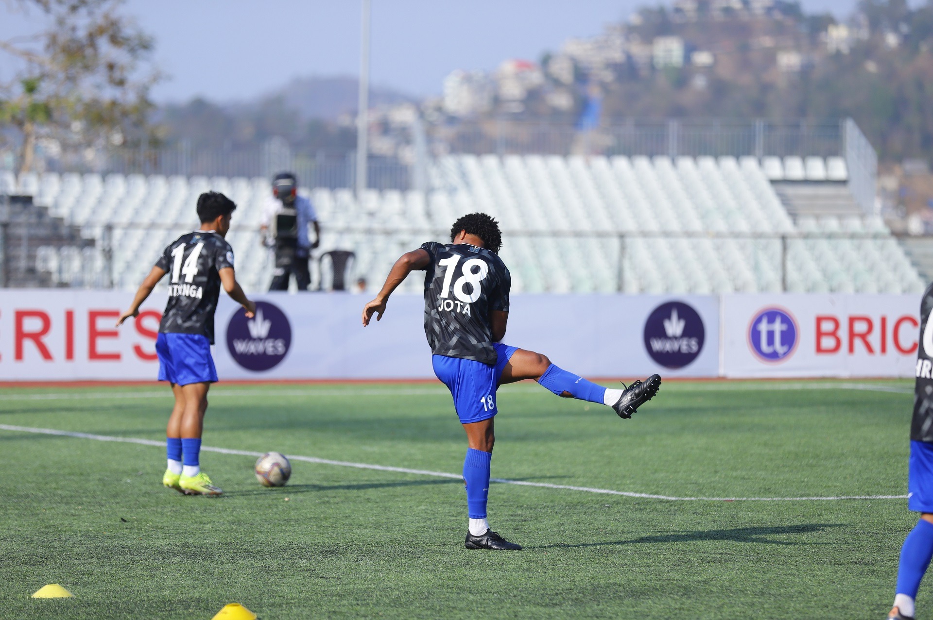 Chanmari FC in training (2)