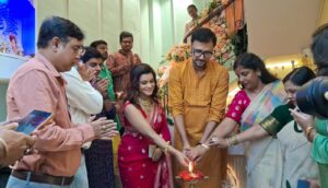 ভারতীয় ঐতিহ্য ও তাঁত,খাদি সহ স্বদেশি বস্ত্রের সম্ভার নিয়ে পুজোর আগে কলকাতায় শুরু হল ‘দ্য অরা গ্যালারি’